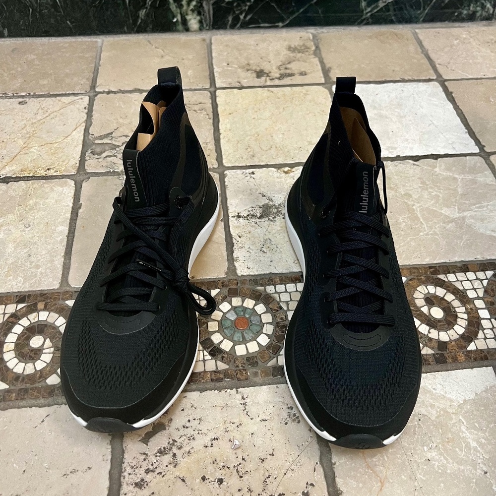 LULULEMON ChargeFeel Mid WOMEN'S WORKOUT SHOES - SIZE 10